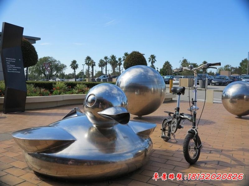 不锈钢镜面大黄鸭雕塑