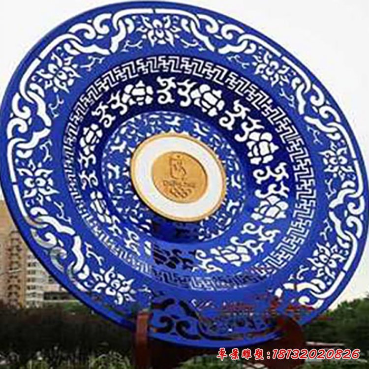 不锈钢彩绘青花瓷盘子雕塑 