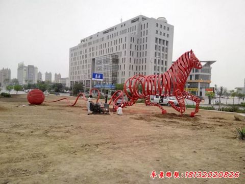 公园抽象毛线马