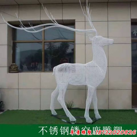 草坪镂空鹿